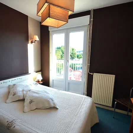 Au Bec Sale Otel La Menitré